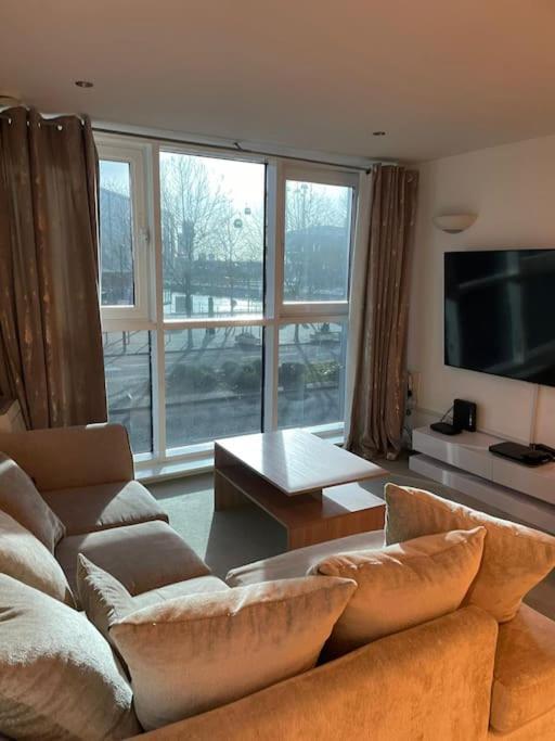 1 Bedroom Apartment Royal Docks Londres Exterior foto